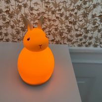 Lampe LED en silicone lapin bunny Konges Slojd