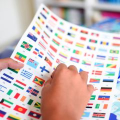 Carte du monde avec drapeaux 200 stickers Poppik
