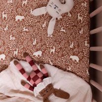 Doudou lapin pyjama à carreaux sienne Main Sauvage